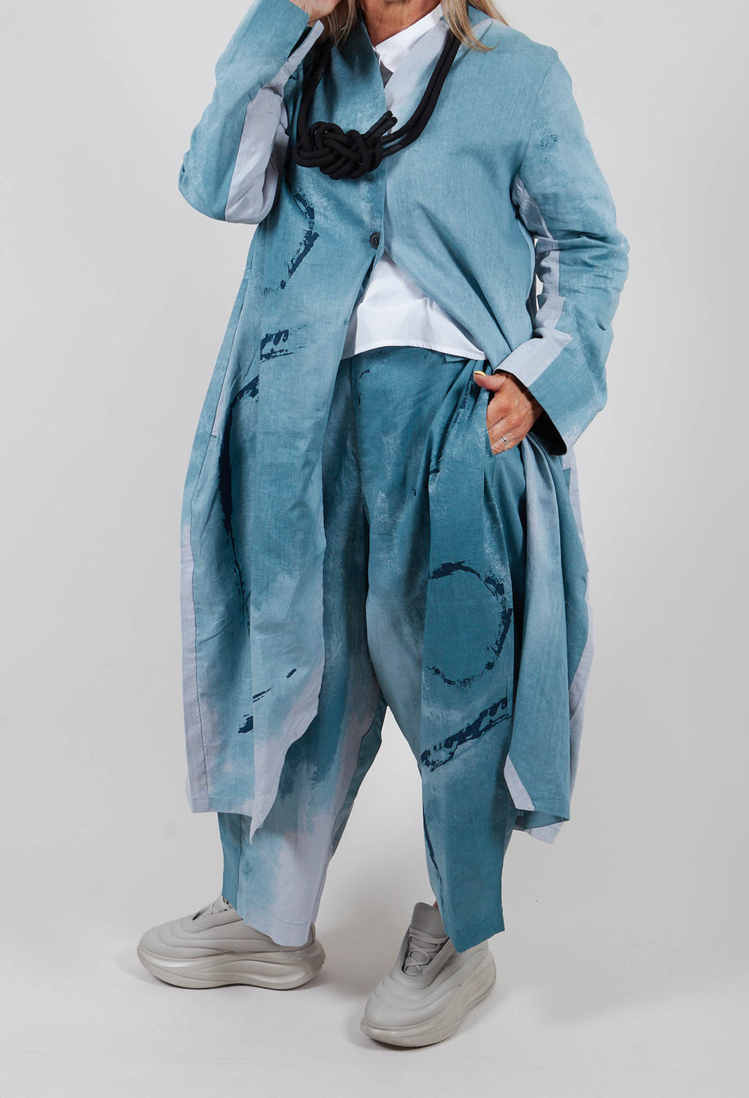 Tapered Leg Trouser in Blue