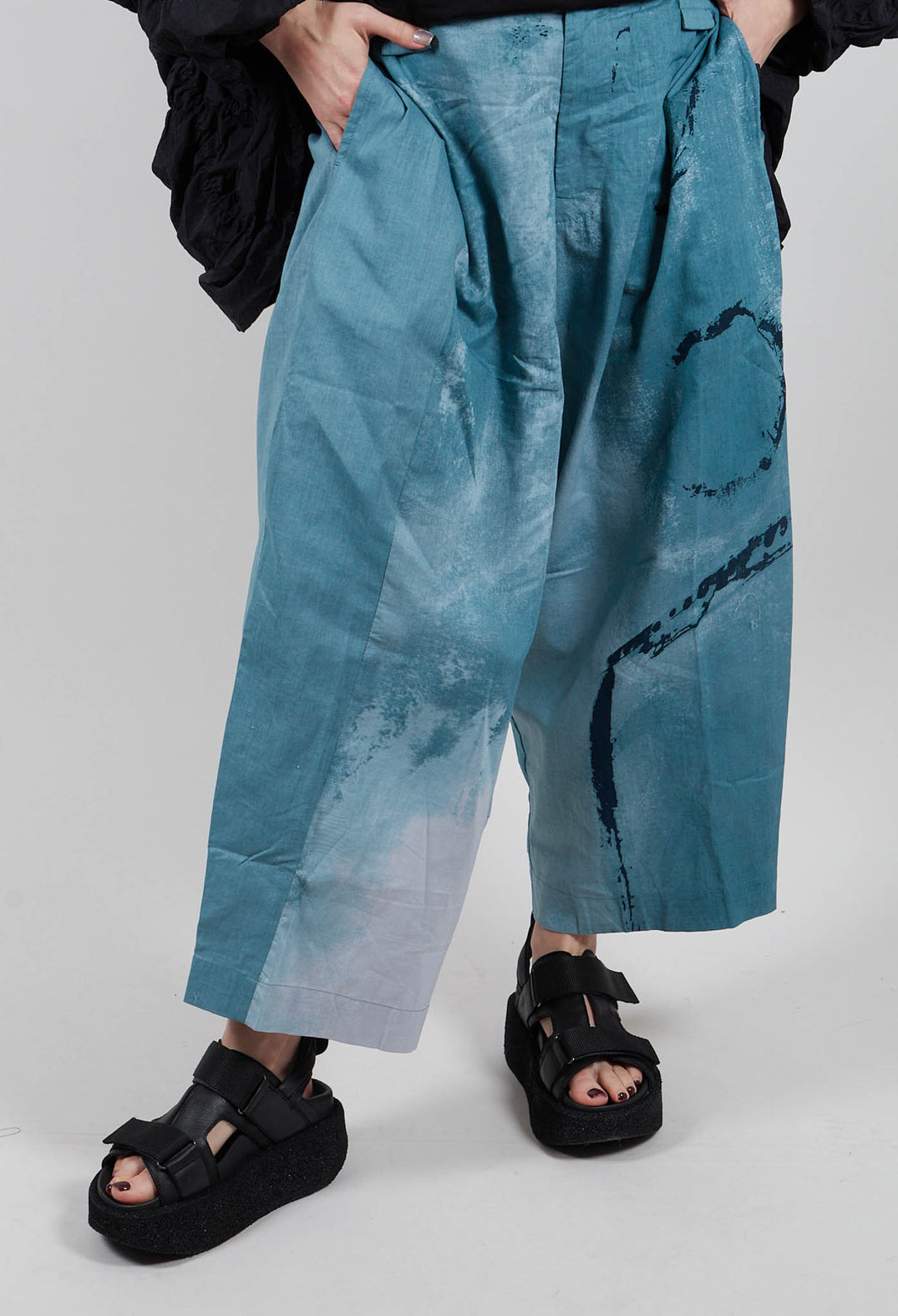 Tapered Leg Trouser in Blue
