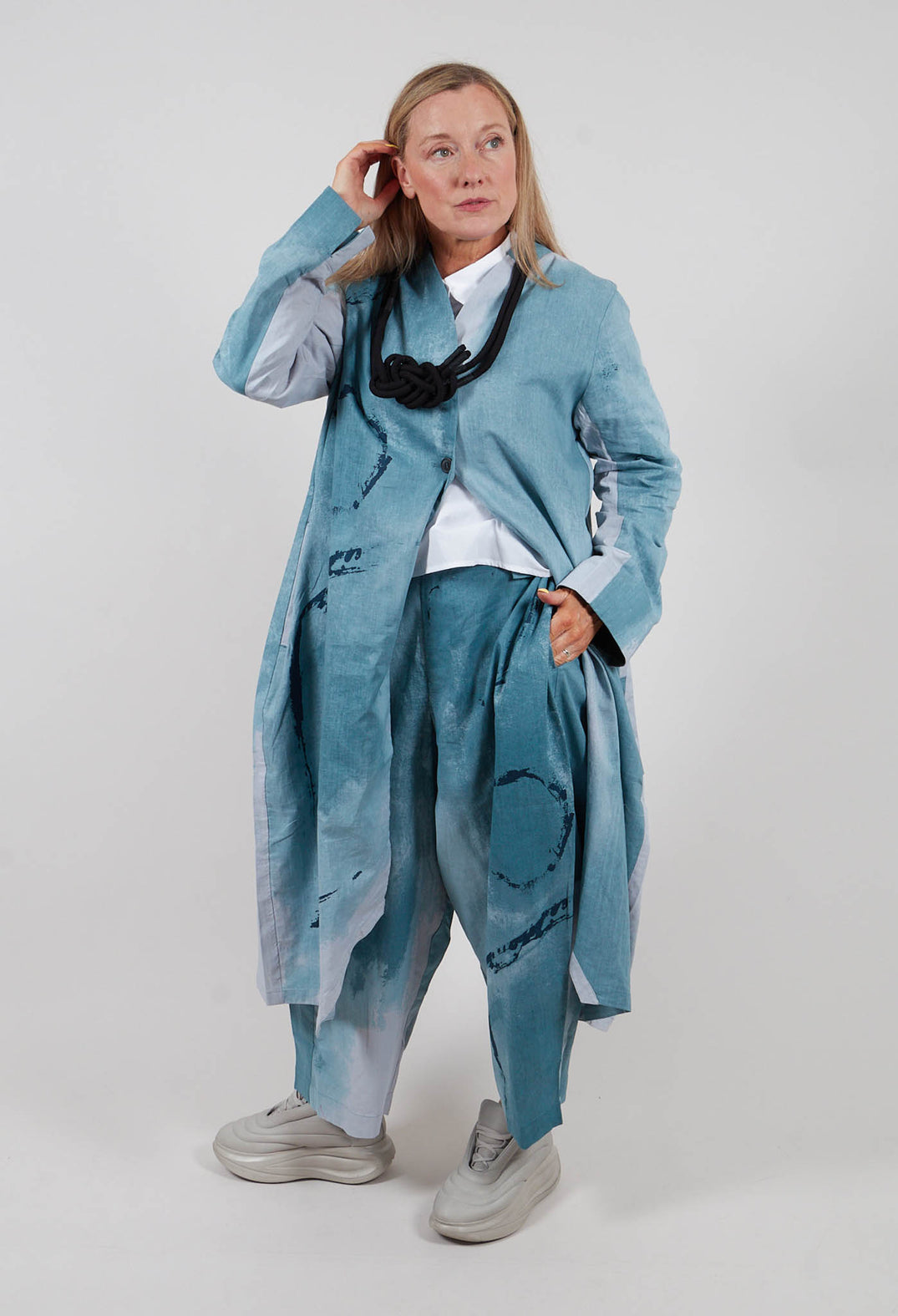 Tapered Leg Trouser in Blue