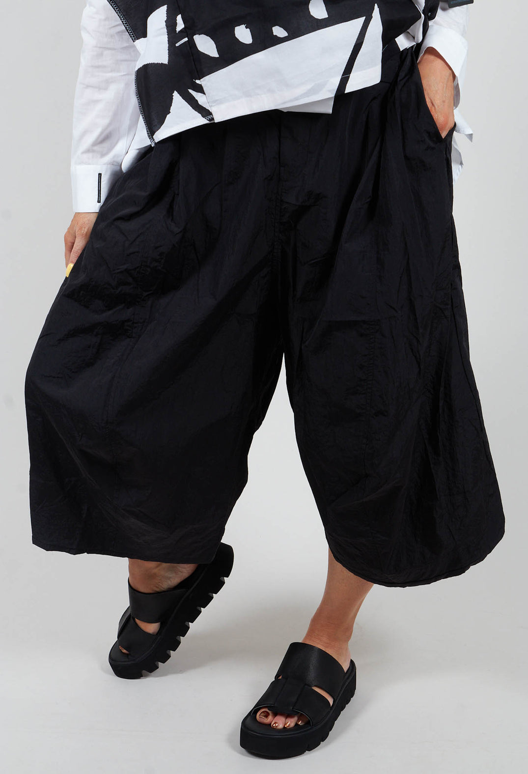 Barrel Leg Trouser in Black