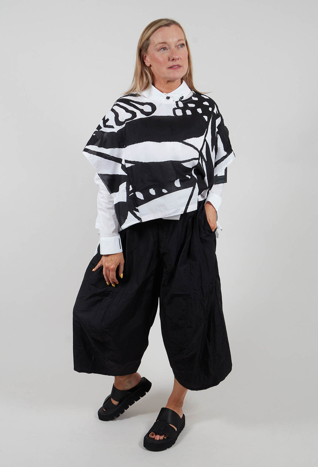 Barrel Leg Trouser in Black