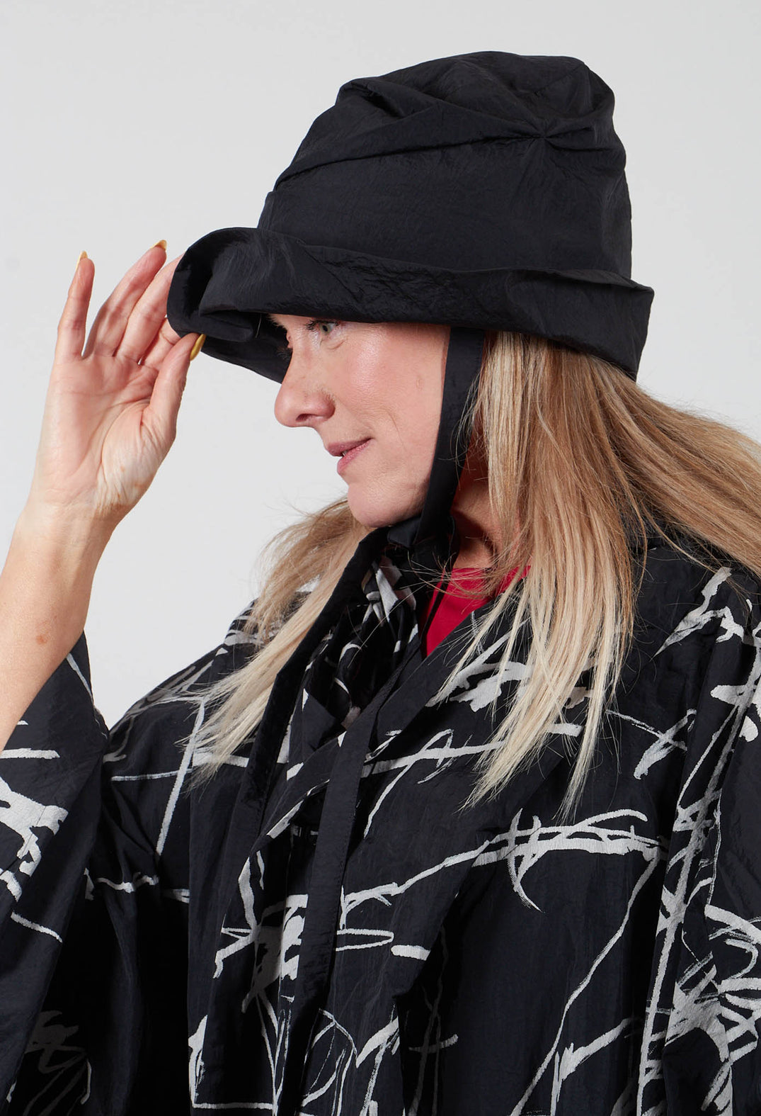 Bucket Style Hat in Black
