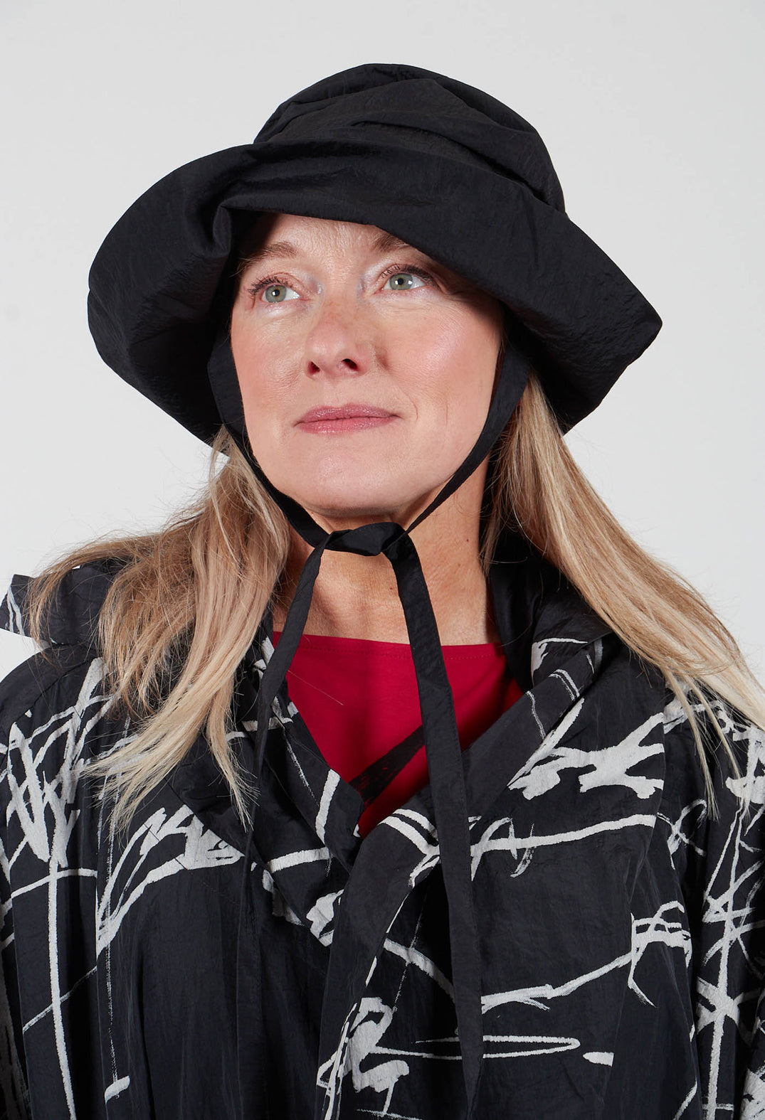 Bucket Style Hat in Black