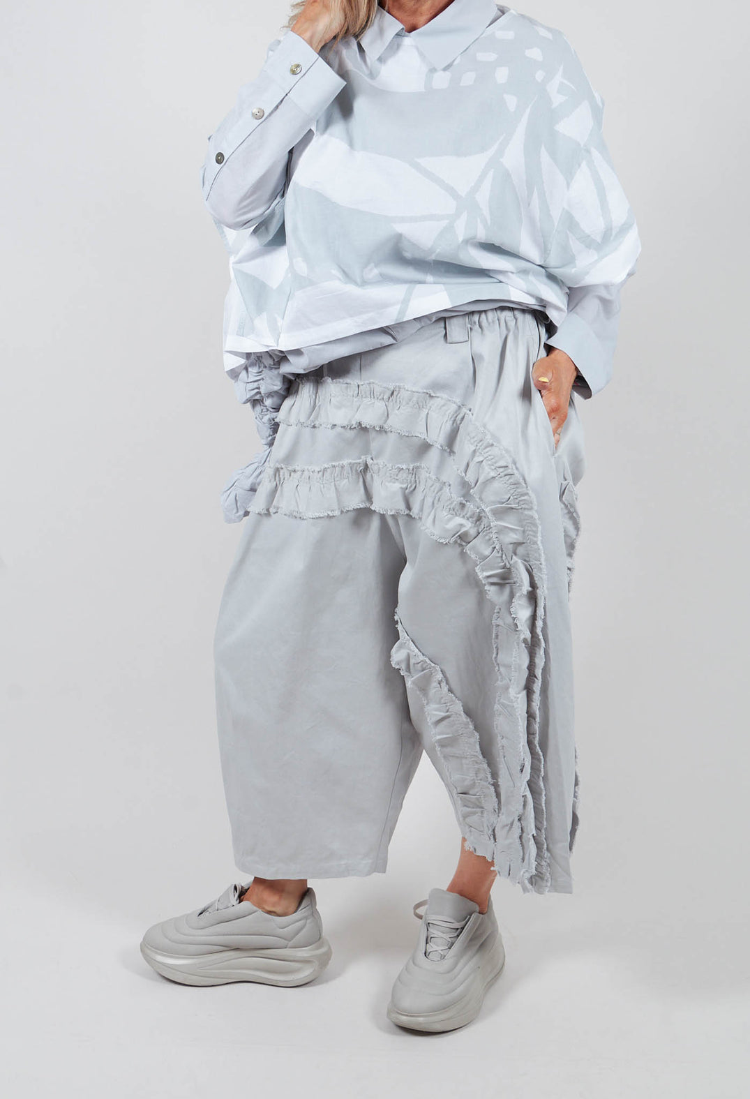 Ruffle Trousers in Blue