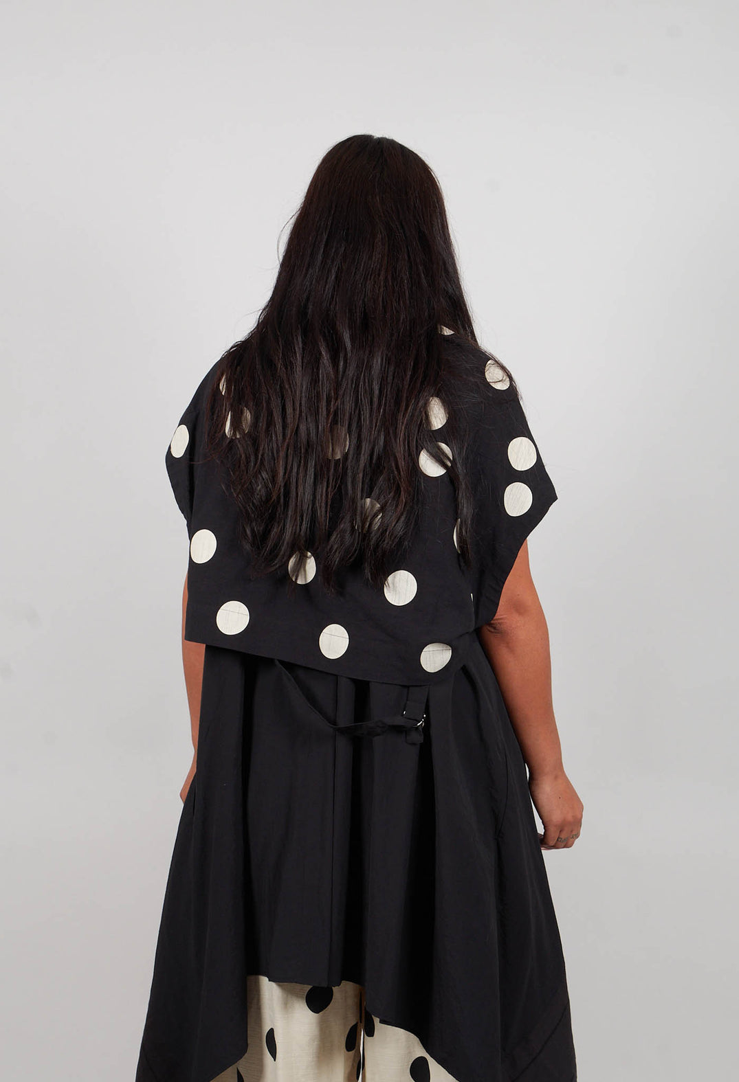 Sleeveless Spotted Shirt in Black
