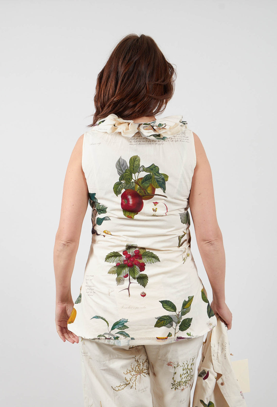 Ruffle Top in Les Fruits