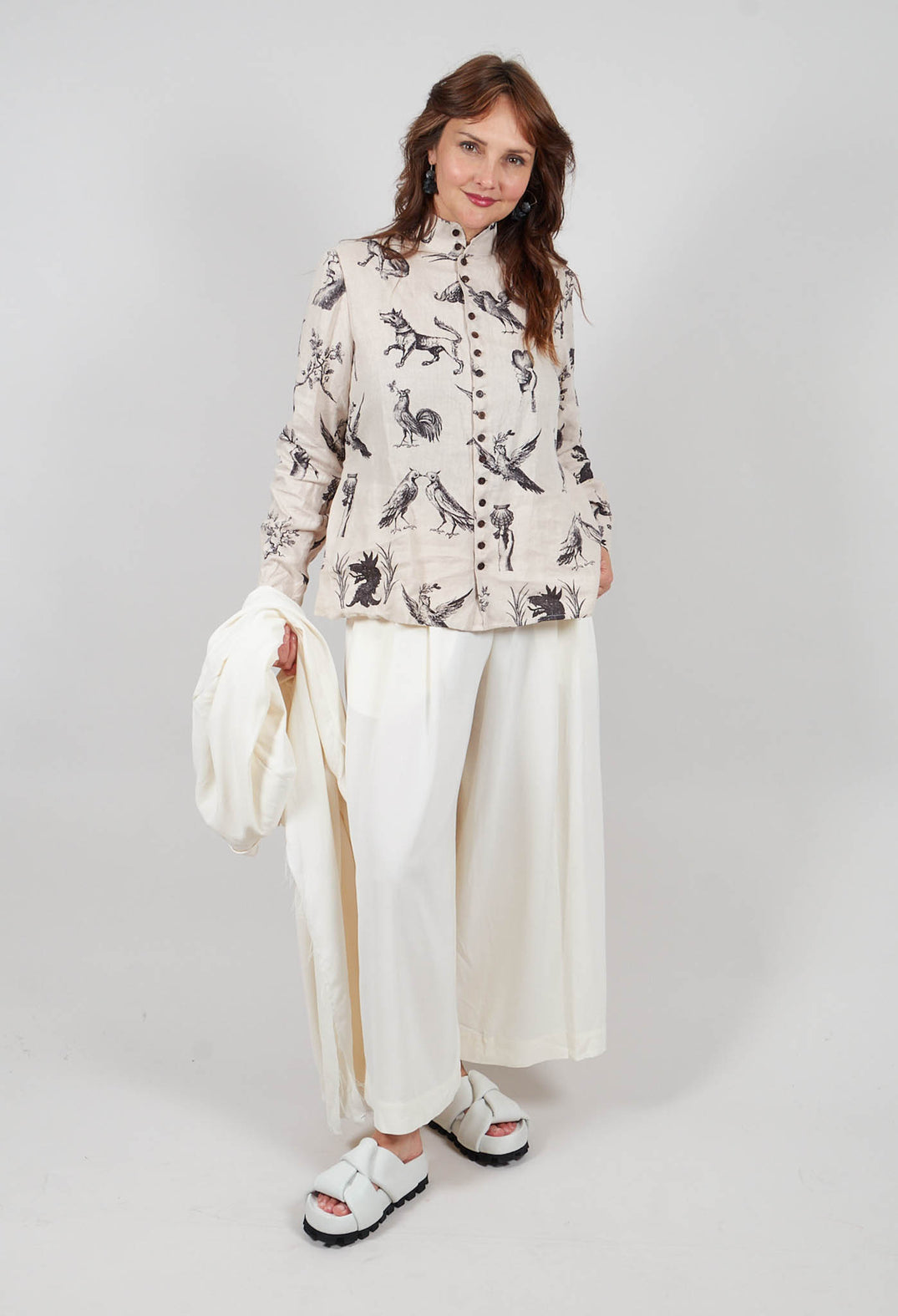High Collar Shirt in Noir Noir