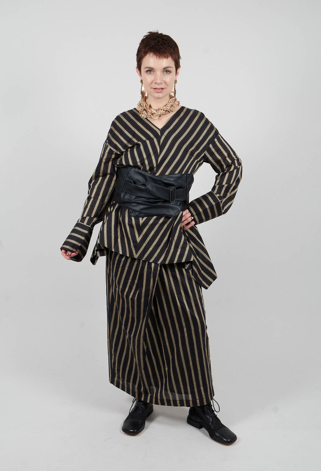 V Neck Striped Cross Over Top in Singapura Nero