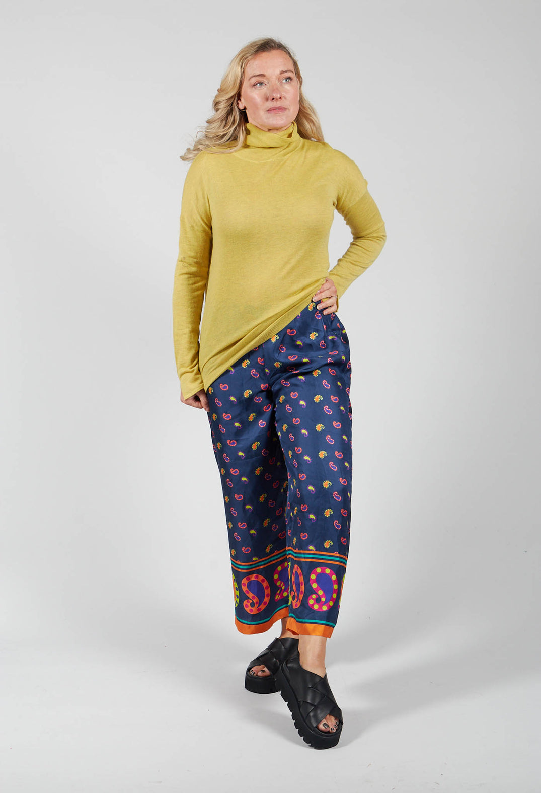 Silk Cropped Wide Leg Trousers in Blu/Rosa/Arancio