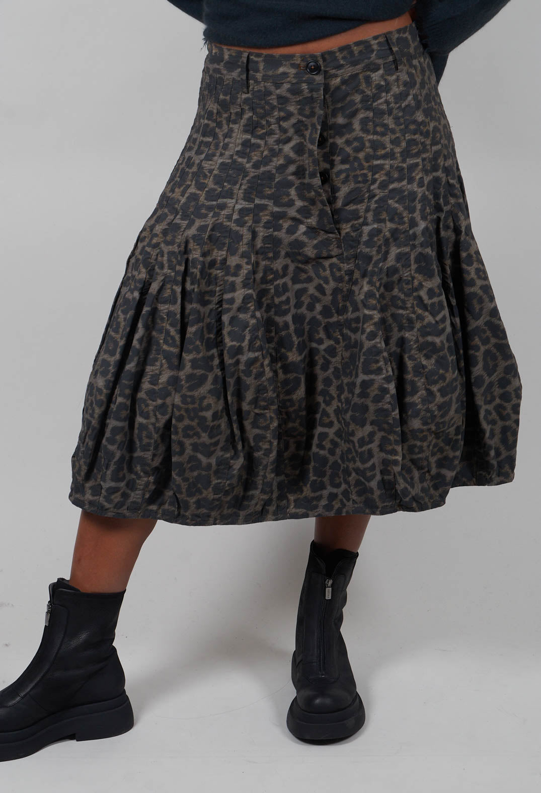Balloon Shaped Skirt in Leo Black Cloud  - 1390301