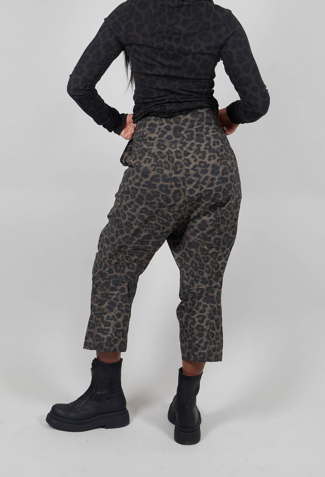 Cropped Drop Crotch Trousers in Leo Black Cloud - 1390105