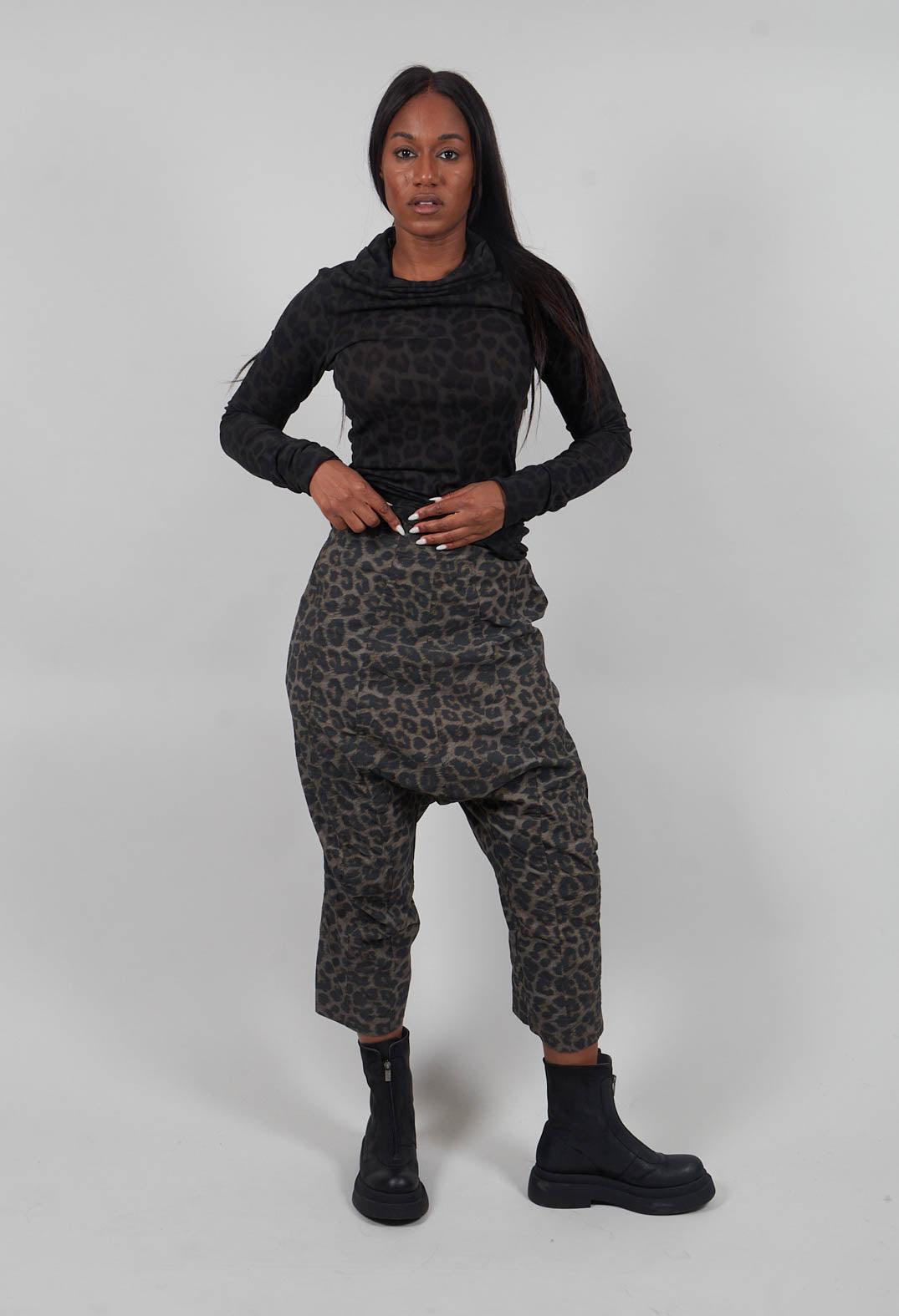 Cropped Drop Crotch Trousers in Leo Black Cloud - 1390105
