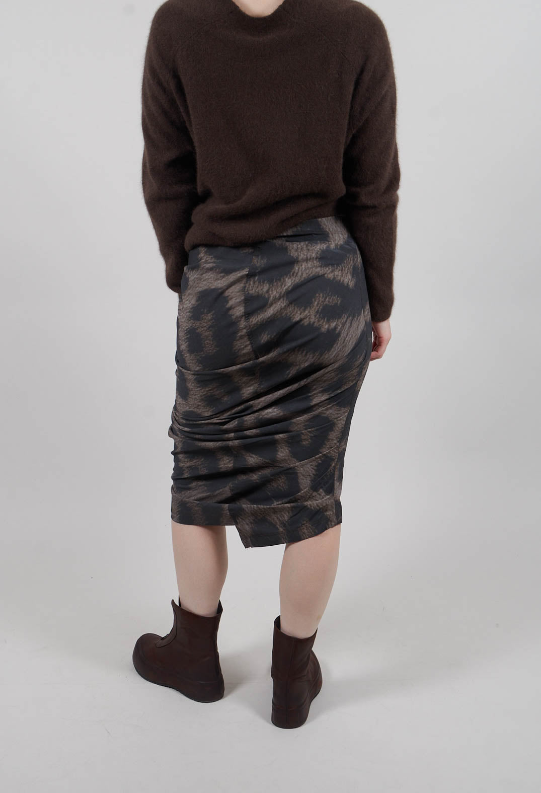 Ruched Pencil Skirt in Leo Big Black Cloud  - 1390307