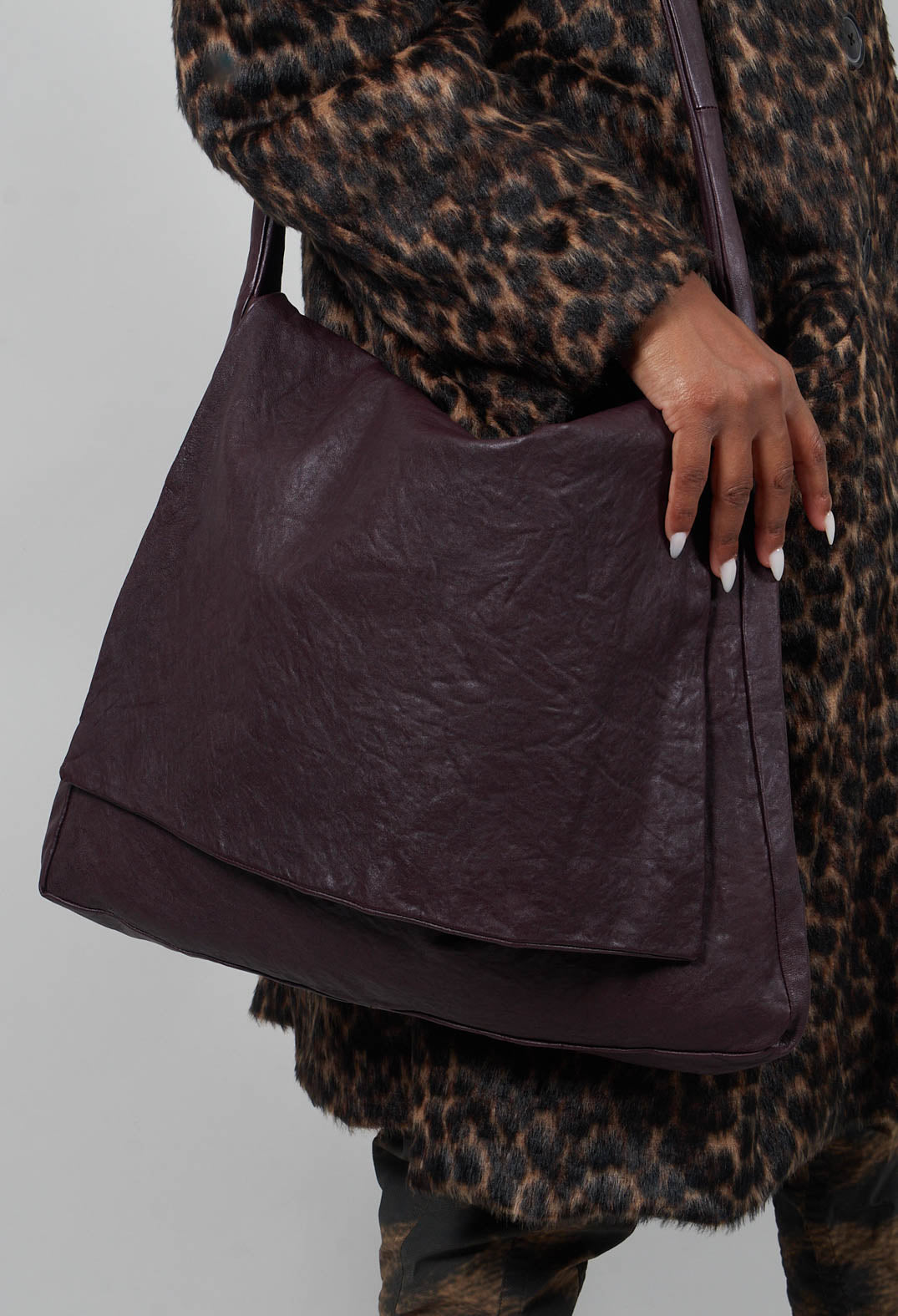 Leather Messenger Bag in Purple  - 1482507