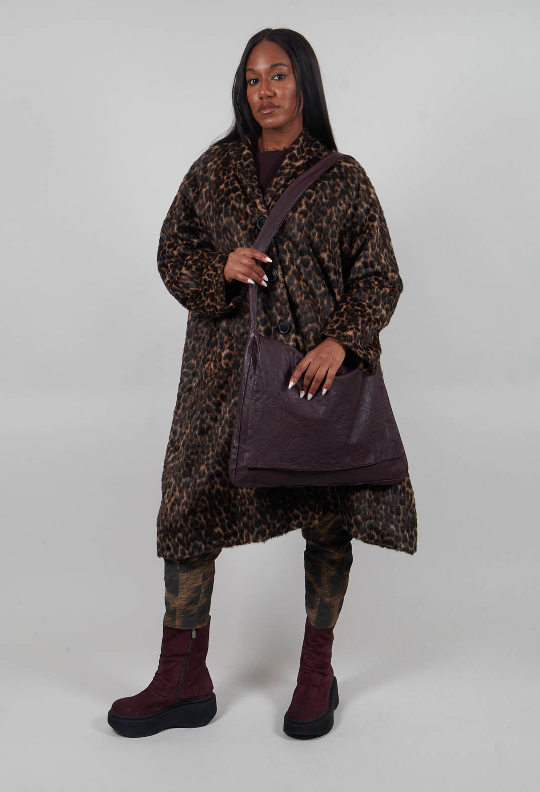 Leather Messenger Bag in Purple  - 1482507