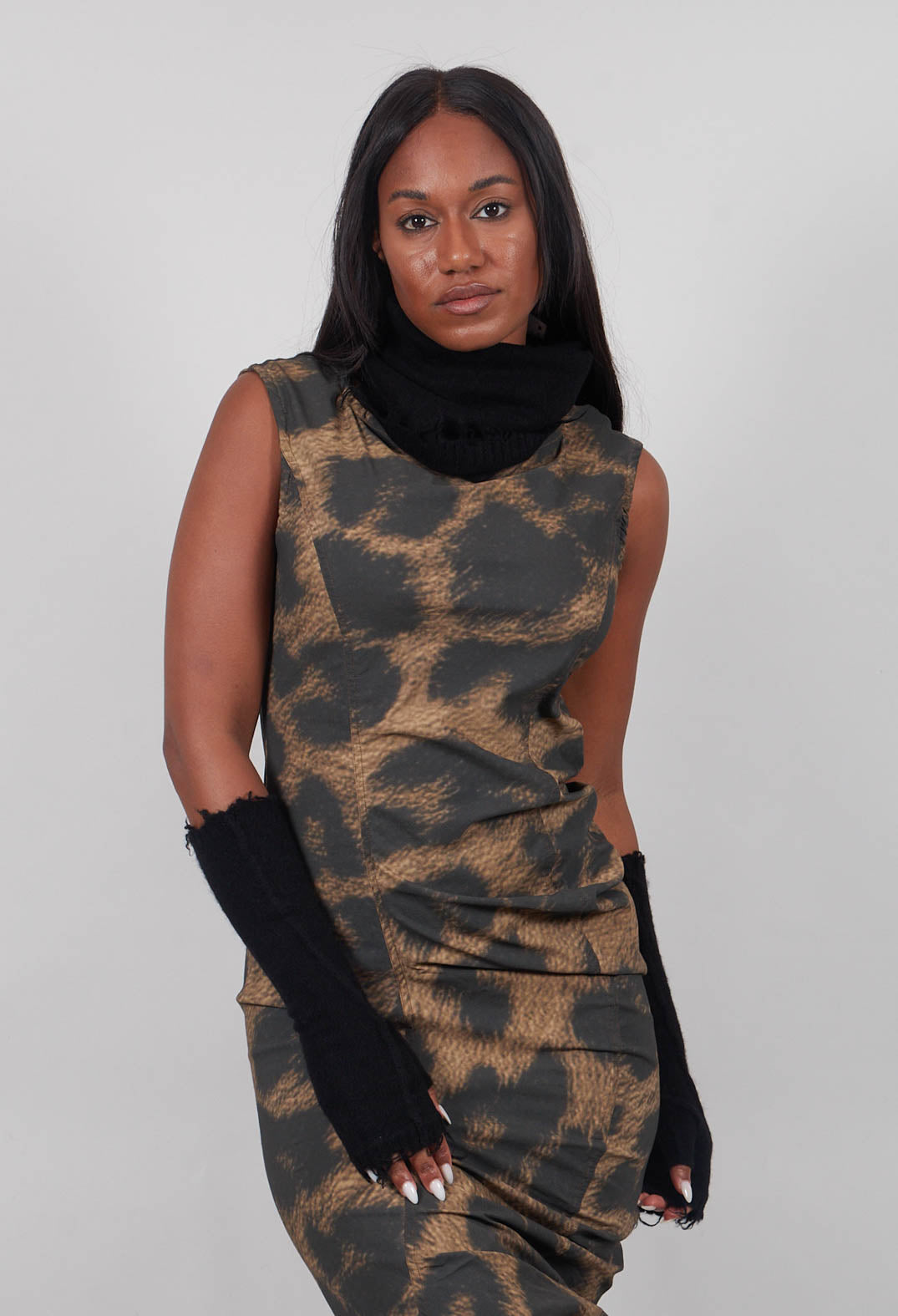Raw Edge Snood in Black  - 1534610
