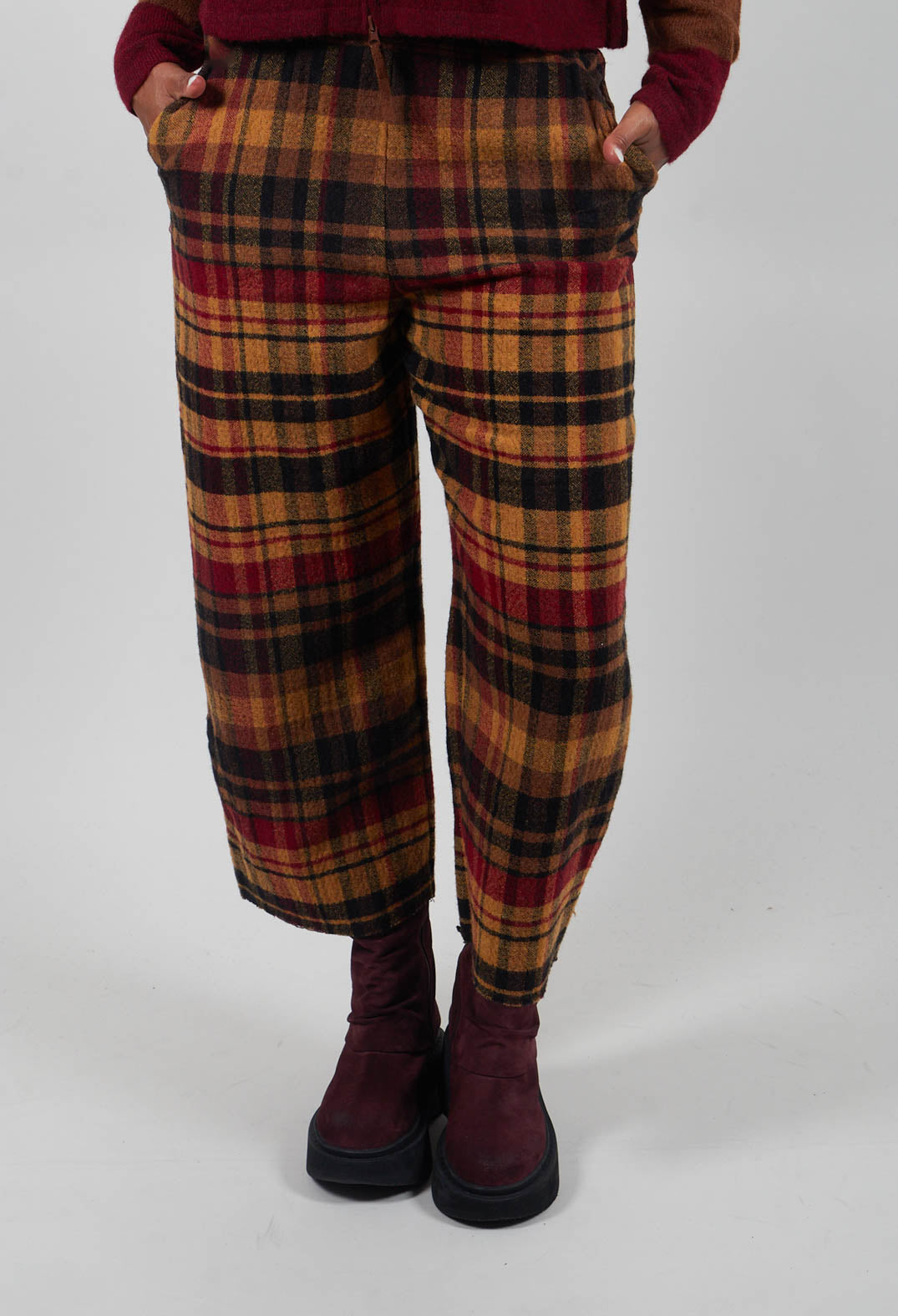 Straight Leg Trousers in Lava Check - 3280104