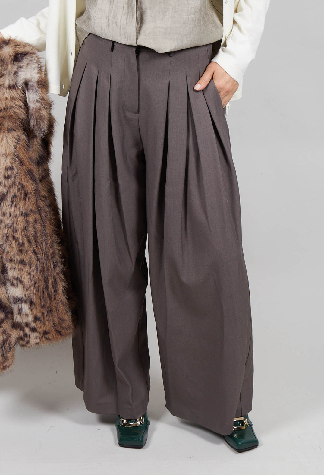 Wide Leg Tailored Trousers in Fango