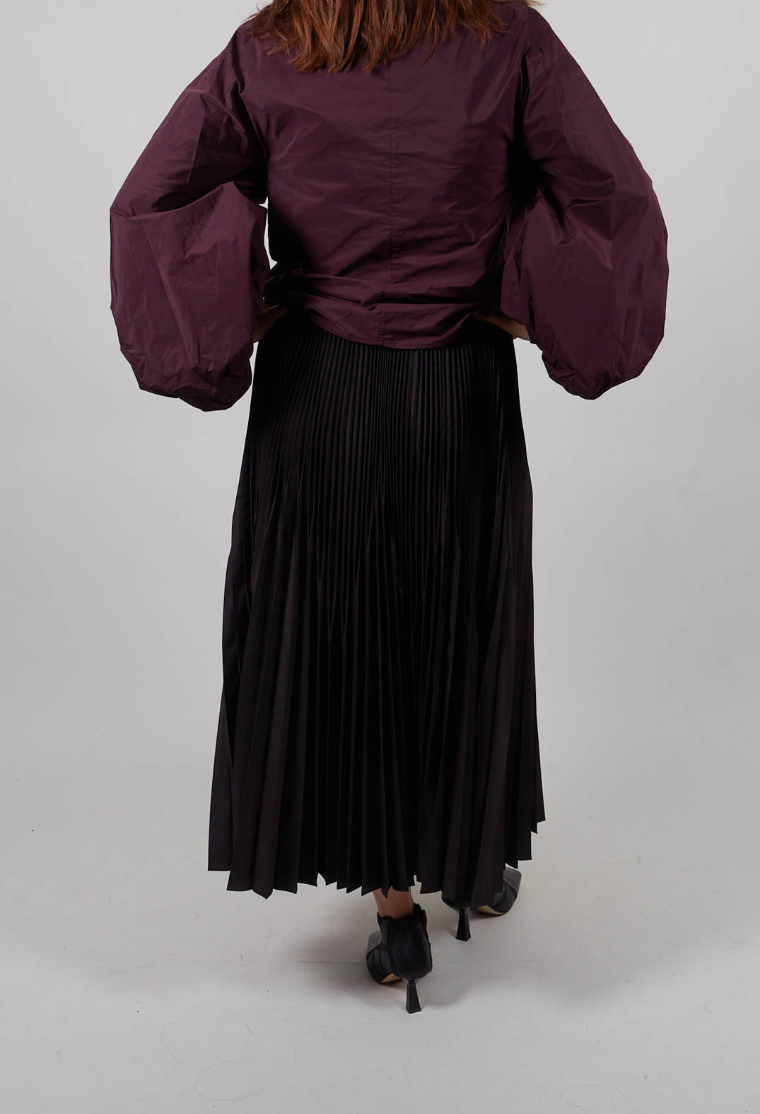 Pleated Midi Skirt in Nero