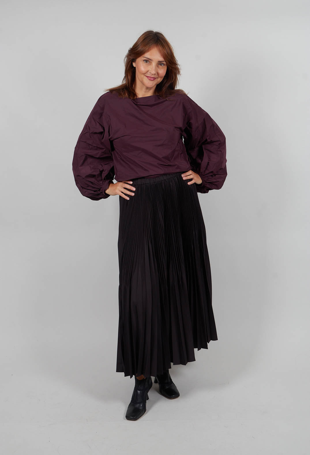 Pleated Midi Skirt in Nero