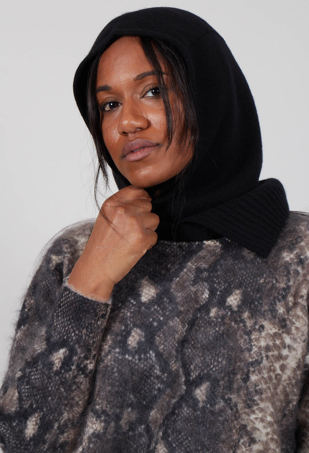 Hooded Snood in Nero