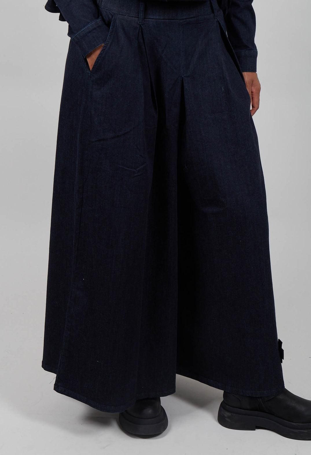 High Horizon Denim Trousers in Dark Blue