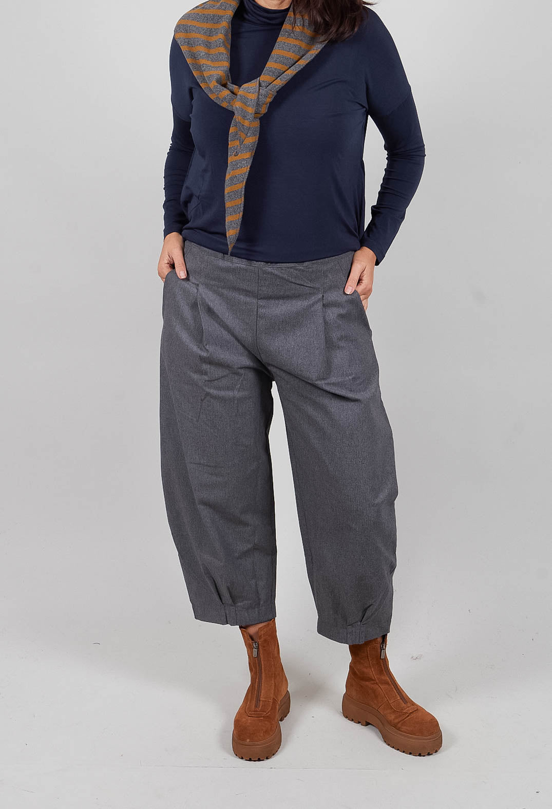 Bianco D Trousers in Grigio
