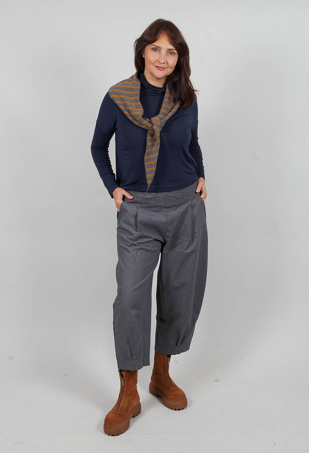 Bianco D Trousers in Grigio