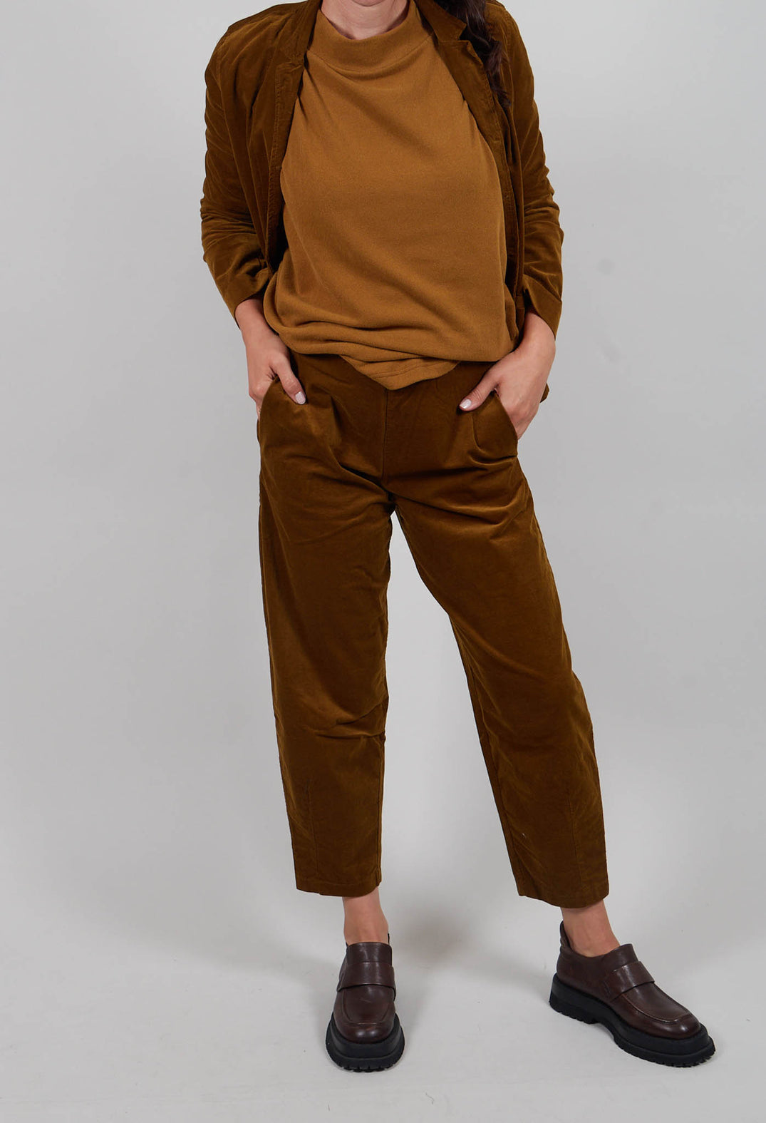 Cervo V Trousers in Caramello