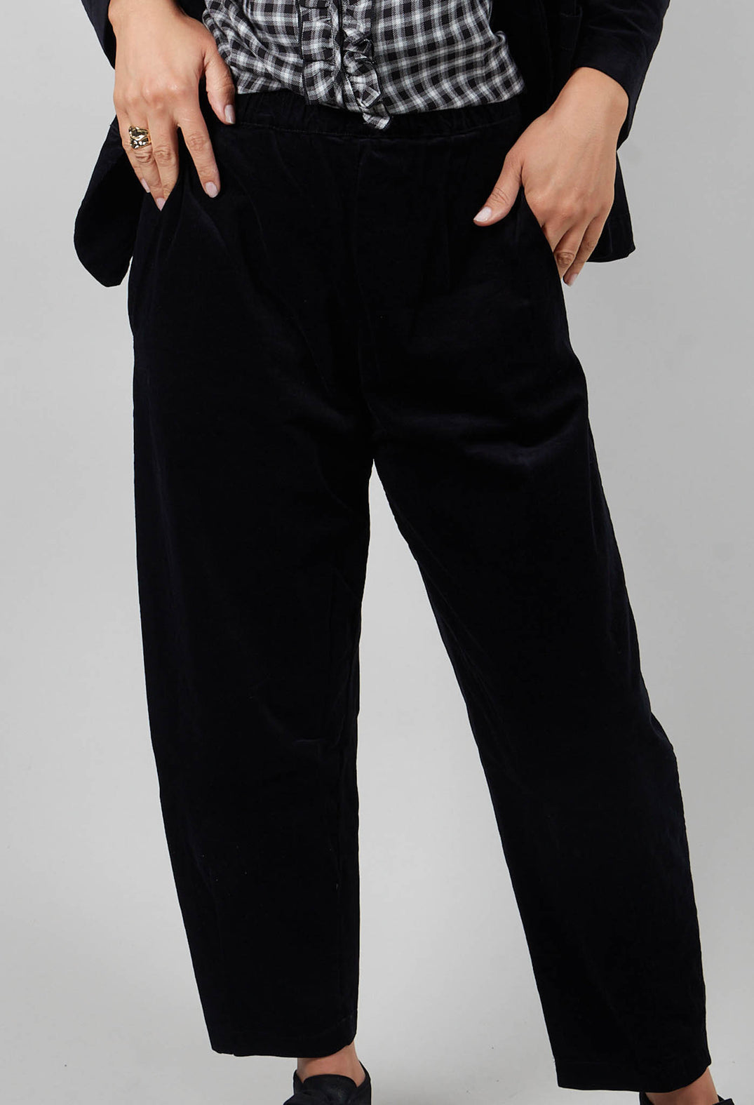 Cervo V Trousers in Nero
