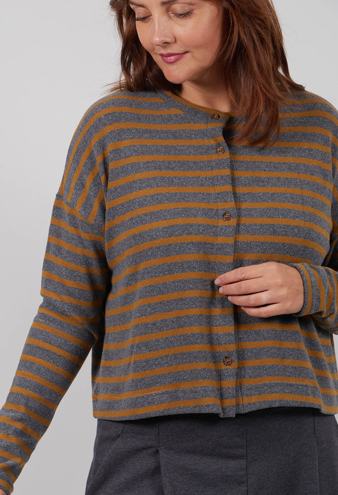 Leah R Cardigan in Grigio Wide Stripe