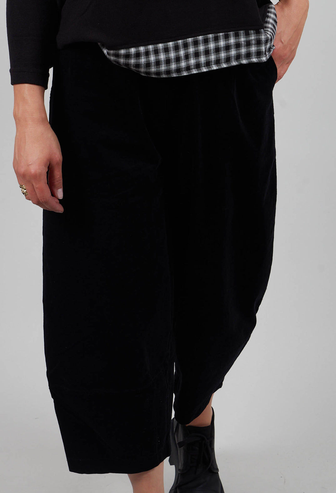 Rima V Trousers in Nero