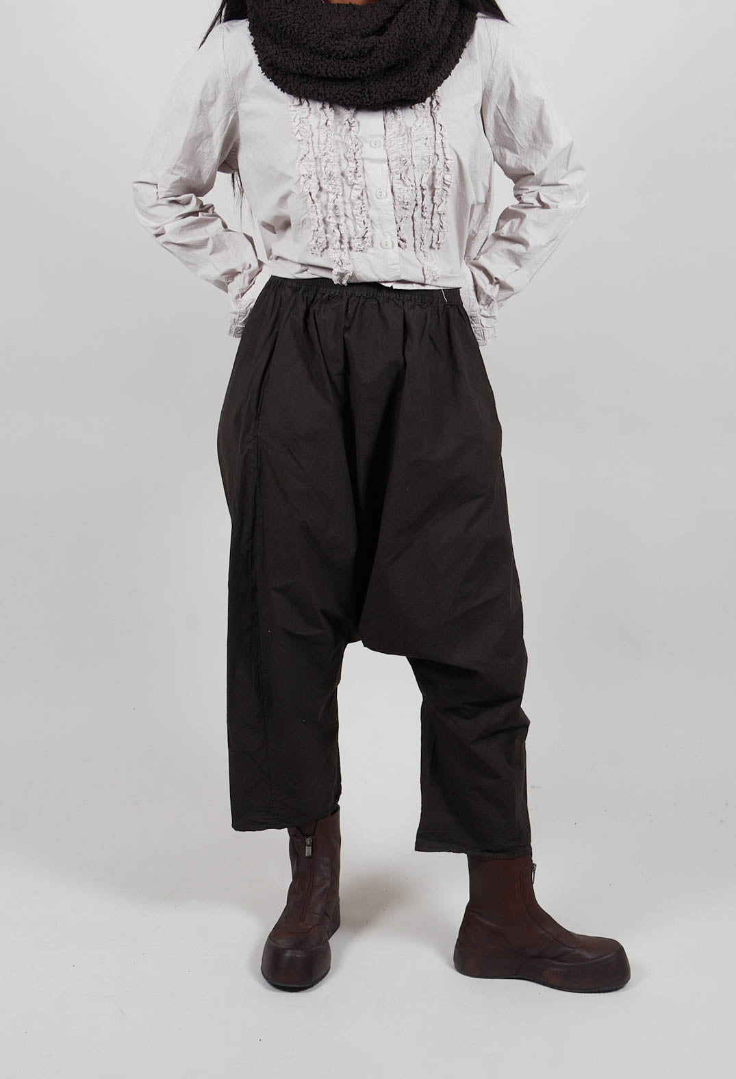 Zaunetz Trousers in Schlussel