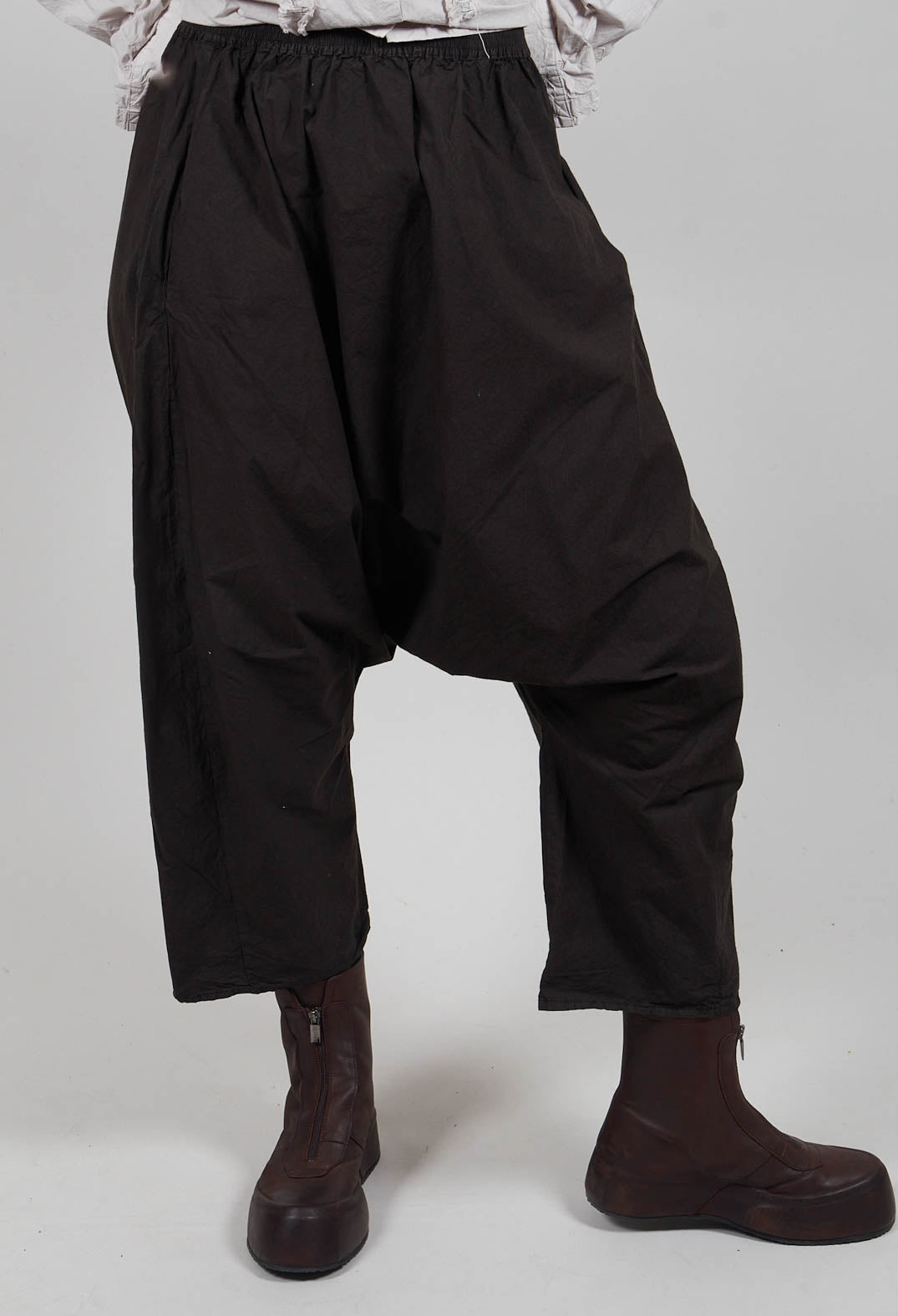 Zaunetz Trousers in Schlussel