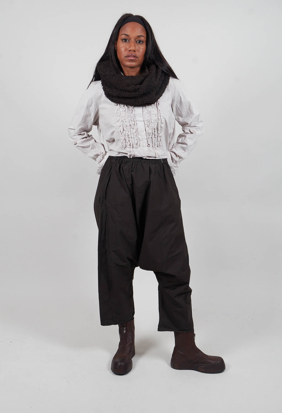 Zaunetz Trousers in Schlussel
