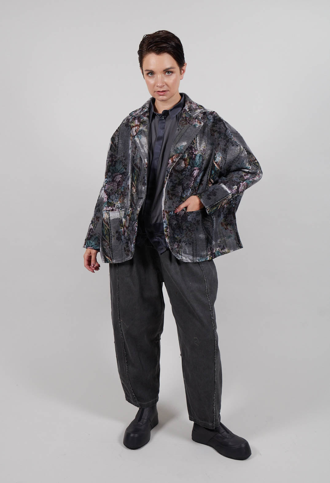 Relaxed Fit Trousers in Plain Anthracite