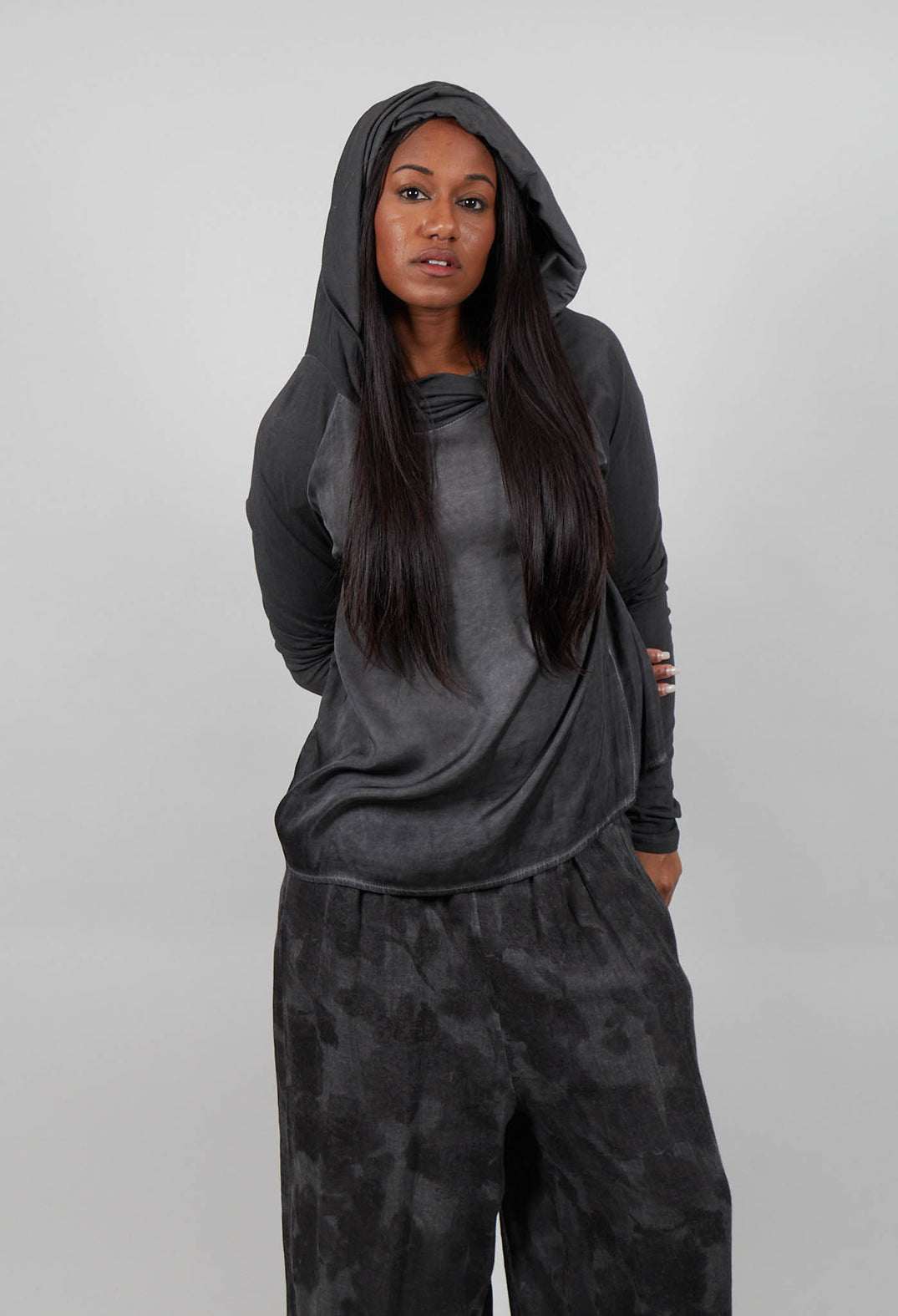 Hooded T-Shirt in Ash Grey