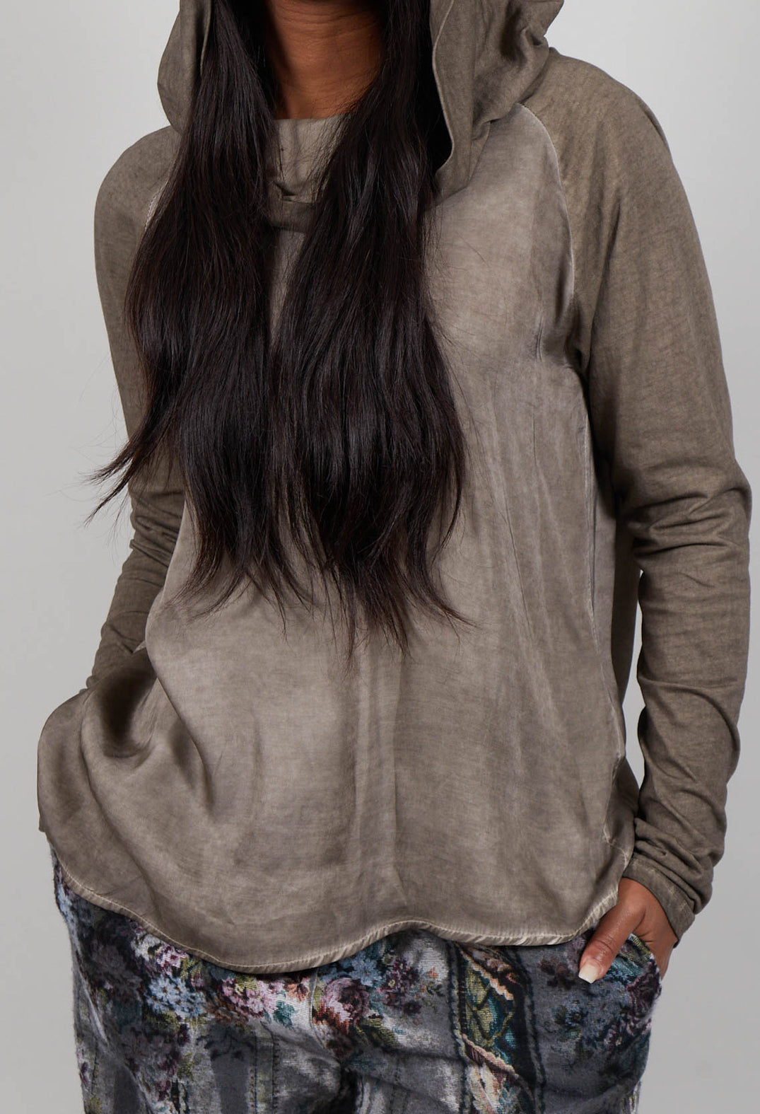 Hooded T-Shirt in Greige