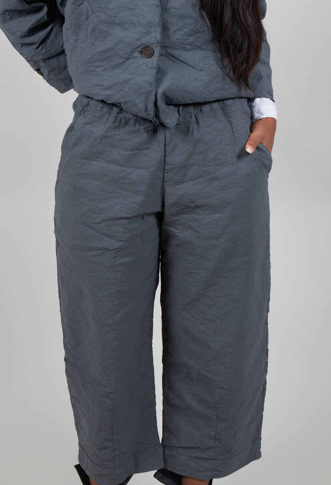 Cropped Wide Leg Trousers in Asfalto