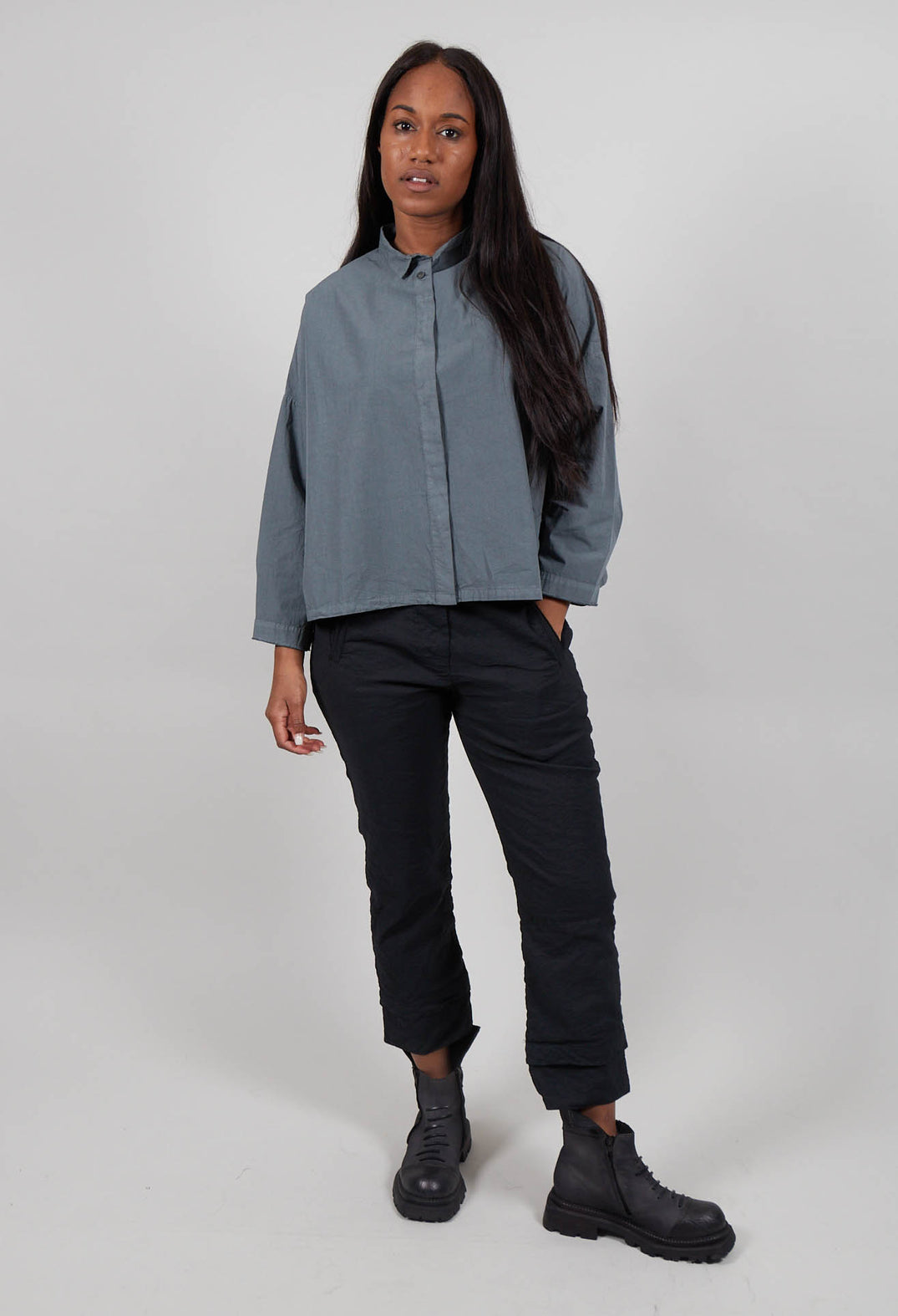 Cropped Shirt in Asfalto