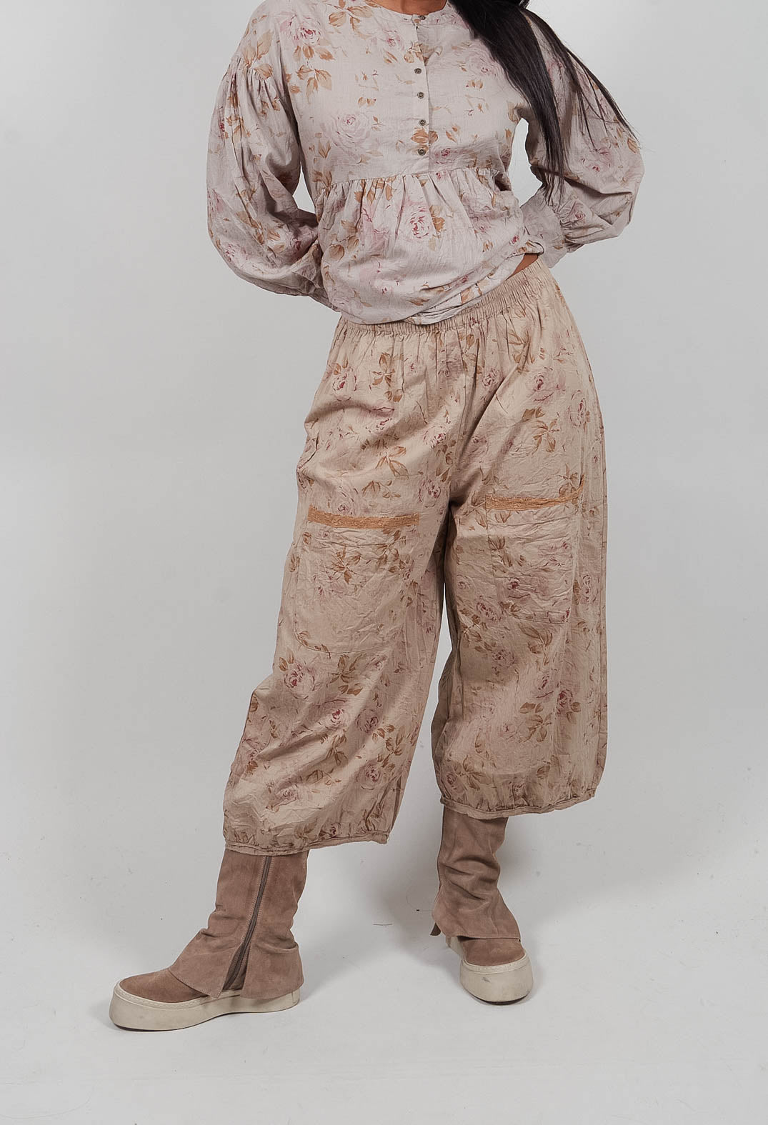 Gus Trousers in Popeline Fleurs Sauge