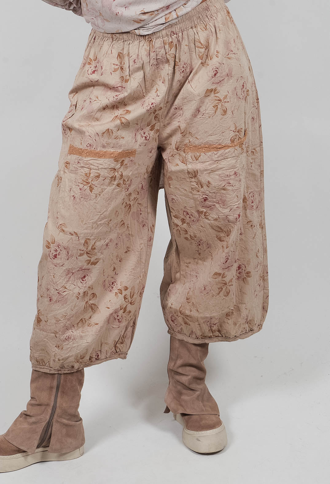 Gus Trousers in Popeline Fleurs Sauge