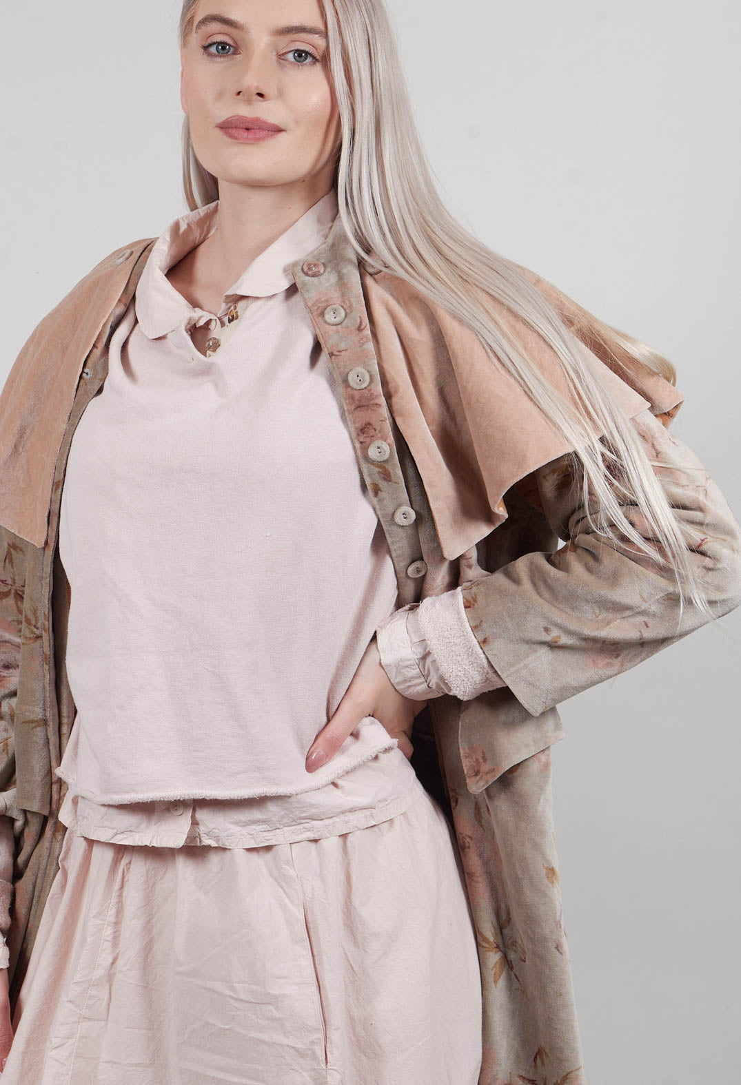 Poeti Coat in Velours Ras Fleurs Sauge