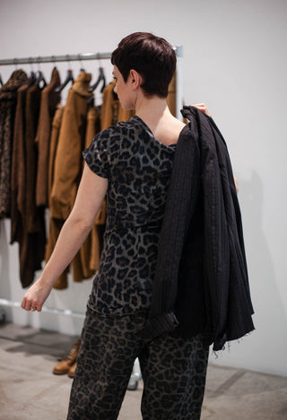 PRE-ORDER - T-Shirt in Leo Cloud (Pictured in Leo Black Cloud) - 1140503