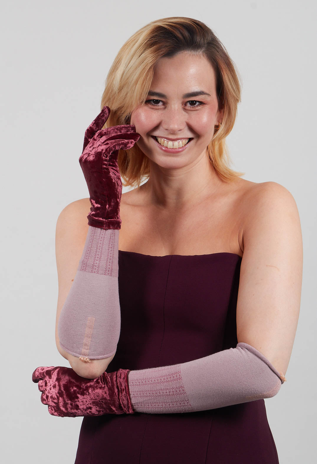 Velvet Gloves in Pink Velvet