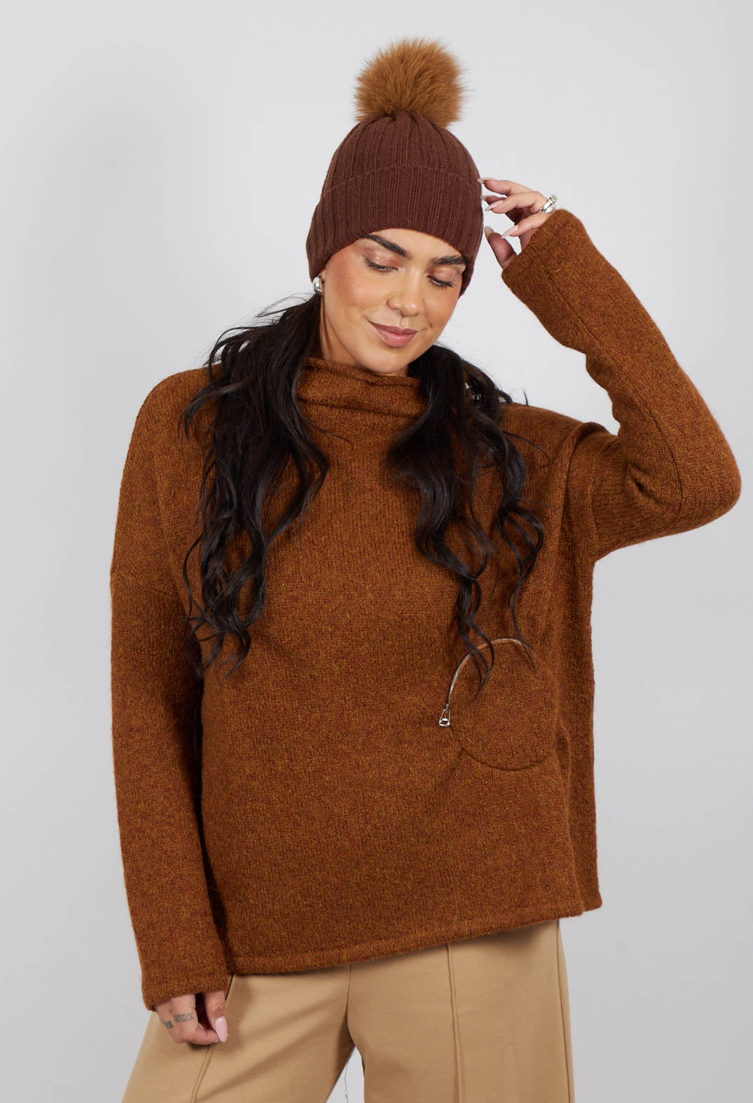 Fur Bobble Hat in Brown
