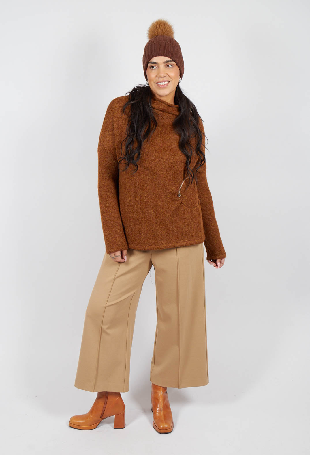 Fur Bobble Hat in Brown