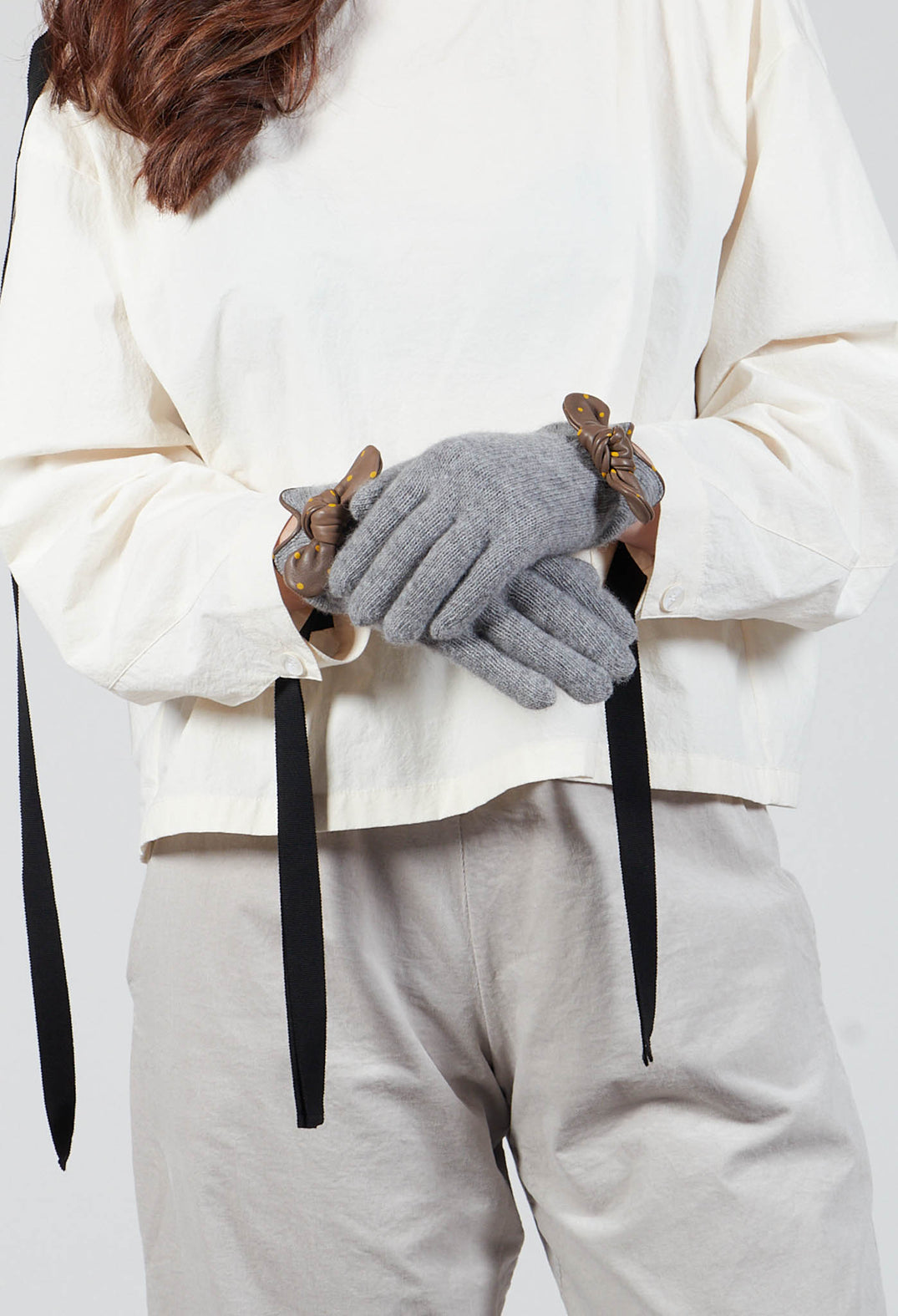 Gloves with Bow in Gris