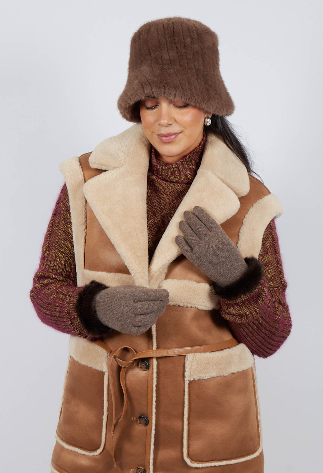 Gloves with Fur Trim in Vison Marron