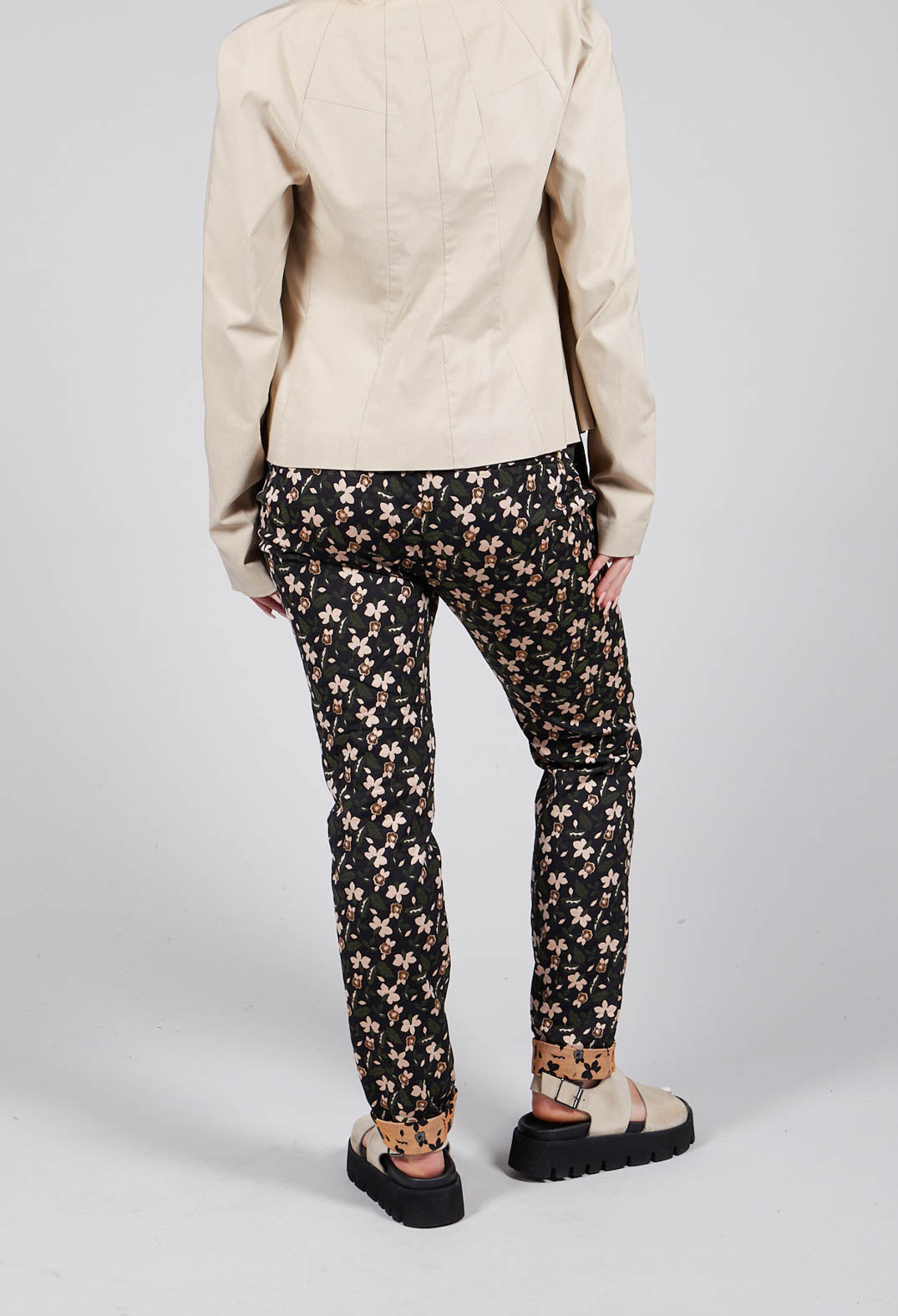 Structured Straight Leg Trousers with Print in Nero / Biscotto